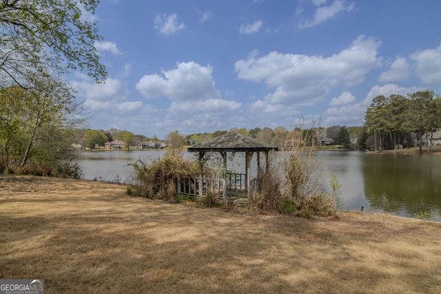 2265 Castle Lake Drive, Tyrone, GA 30290
