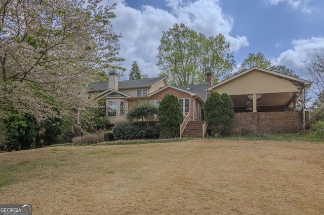 2265 Castle Lake Drive, Tyrone, GA 30290