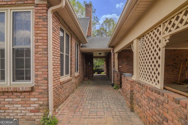 2265 Castle Lake Drive, Tyrone, GA 30290