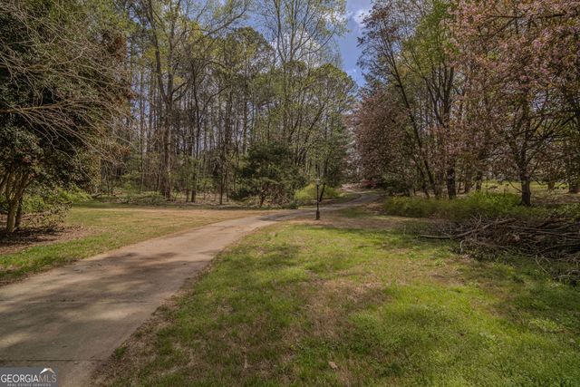 2265 Castle Lake Drive, Tyrone, GA 30290