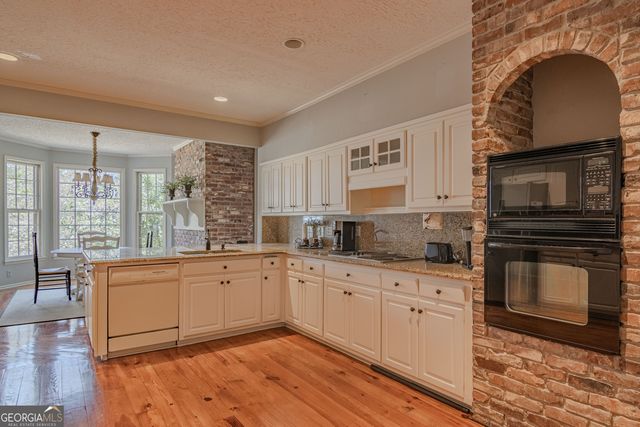 2265 Castle Lake Drive, Tyrone, GA 30290