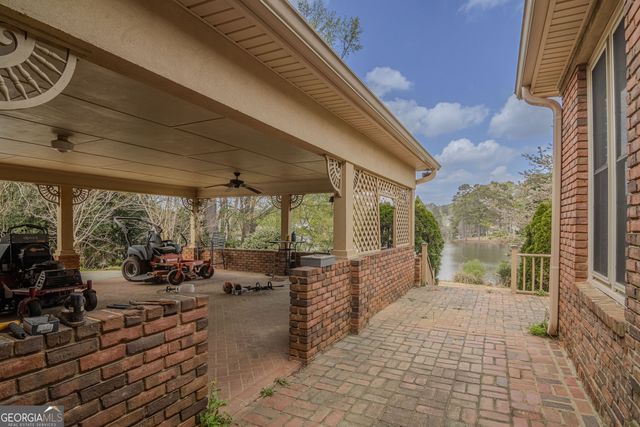 2265 Castle Lake Drive, Tyrone, GA 30290