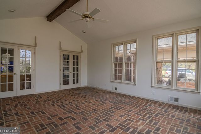 2265 Castle Lake Drive, Tyrone, GA 30290