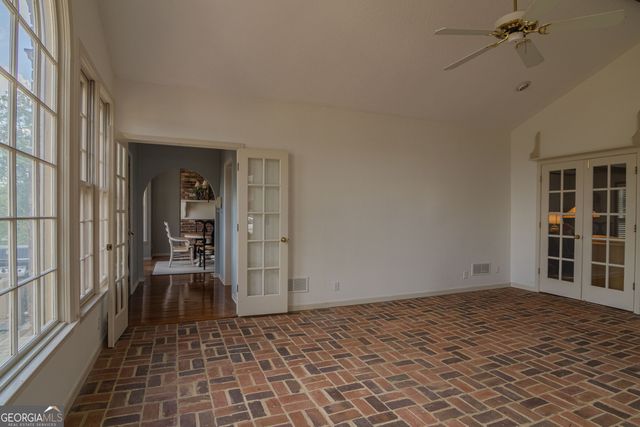 2265 Castle Lake Drive, Tyrone, GA 30290