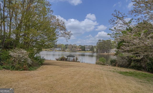2265 Castle Lake Drive, Tyrone, GA 30290