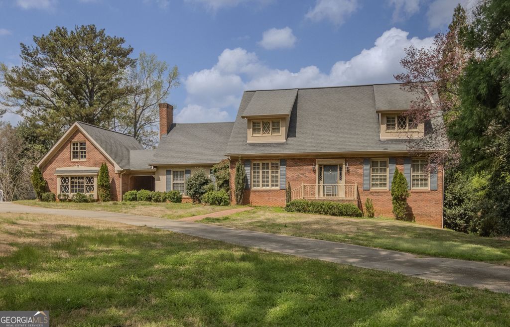 2265 Castle Lake Drive, Tyrone, GA 30290