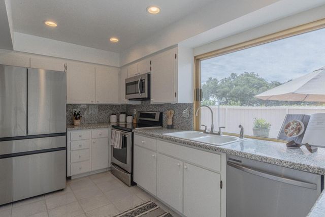 15084 Green Oak Place, Salinas, CA 93907