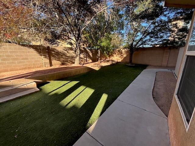 7608 Lakewood Avenue NW, Albuquerque, NM 87120