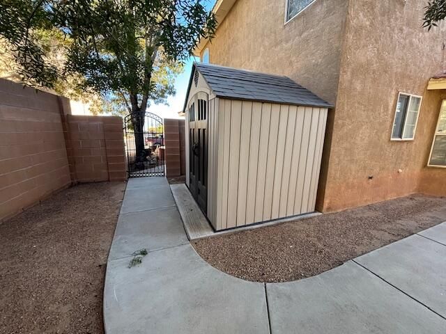 7608 Lakewood Avenue NW, Albuquerque, NM 87120