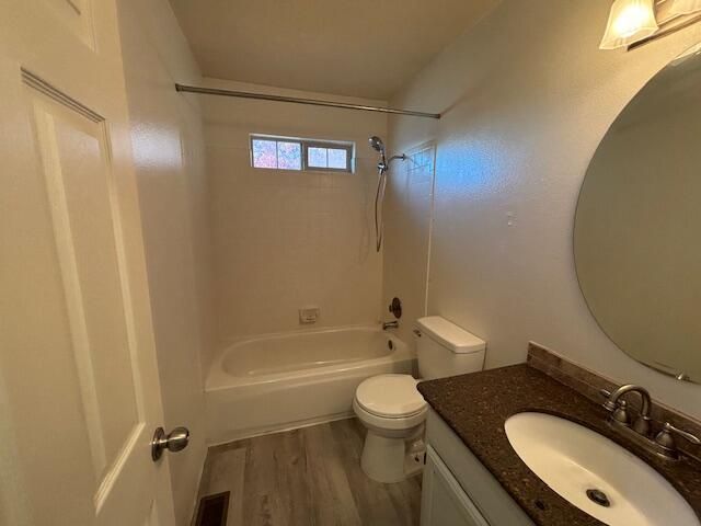 7608 Lakewood Avenue NW, Albuquerque, NM 87120