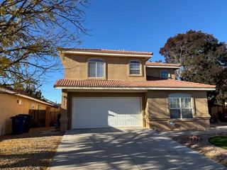 7608 Lakewood Avenue NW, Albuquerque, NM 87120