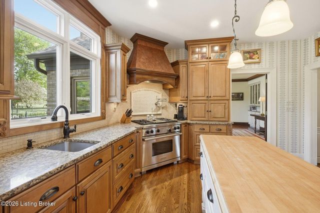 12409 Lucas Ln, Anchorage, KY 40223
