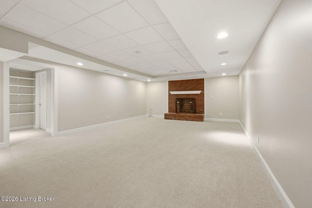 12409 Lucas Ln, Anchorage, KY 40223