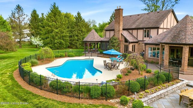12409 Lucas Ln, Anchorage, KY 40223