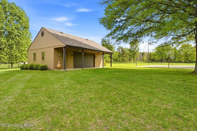 12409 Lucas Ln, Anchorage, KY 40223
