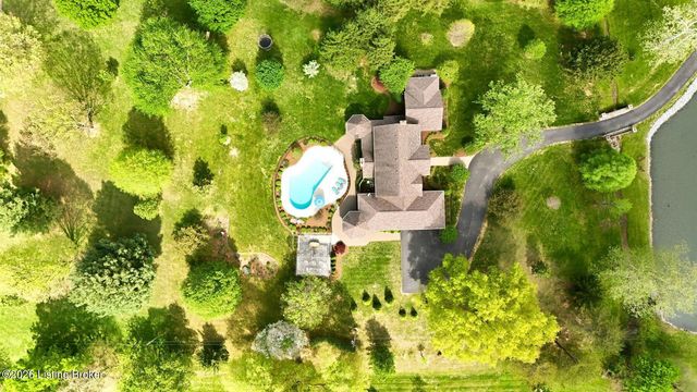 12409 Lucas Ln, Anchorage, KY 40223
