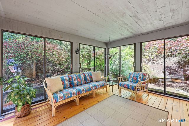 2 Higate Lane, Simsbury, CT 06070