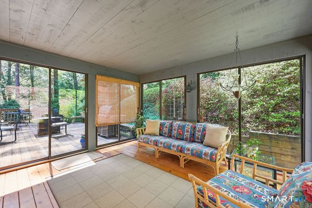 2 Higate Lane, Simsbury, CT 06070
