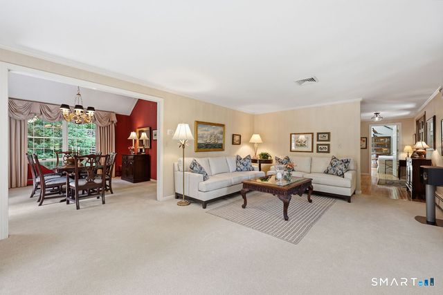 2 Higate Lane, Simsbury, CT 06070