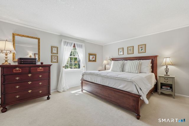 2 Higate Lane, Simsbury, CT 06070
