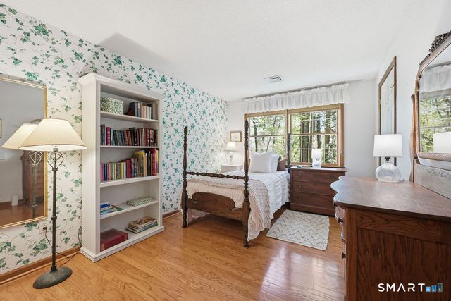 2 Higate Lane, Simsbury, CT 06070