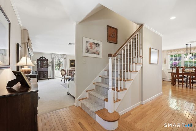 2 Higate Lane, Simsbury, CT 06070