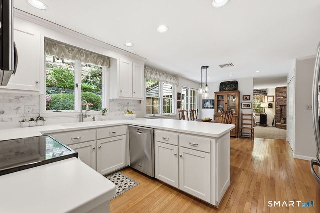 2 Higate Lane, Simsbury, CT 06070