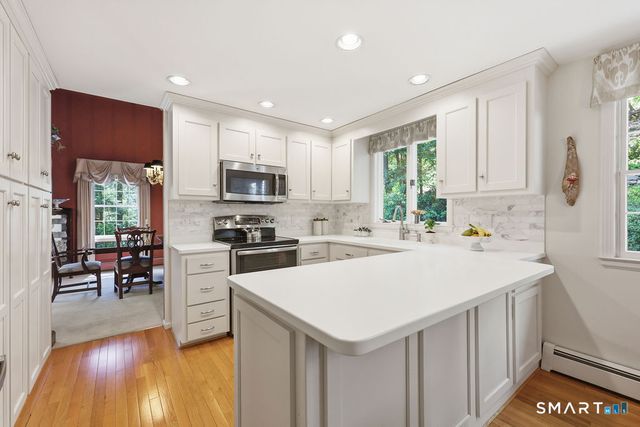 2 Higate Lane, Simsbury, CT 06070