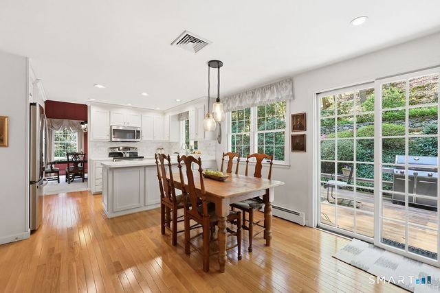 2 Higate Lane, Simsbury, CT 06070