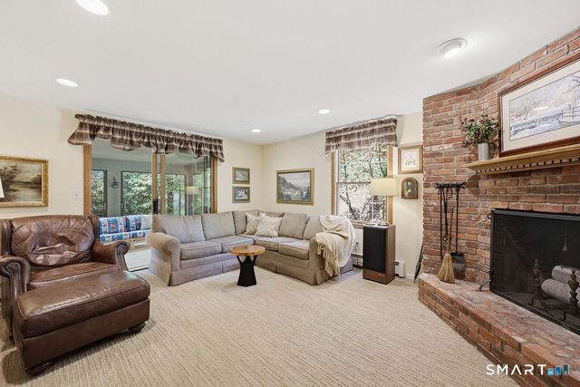 2 Higate Lane, Simsbury, CT 06070