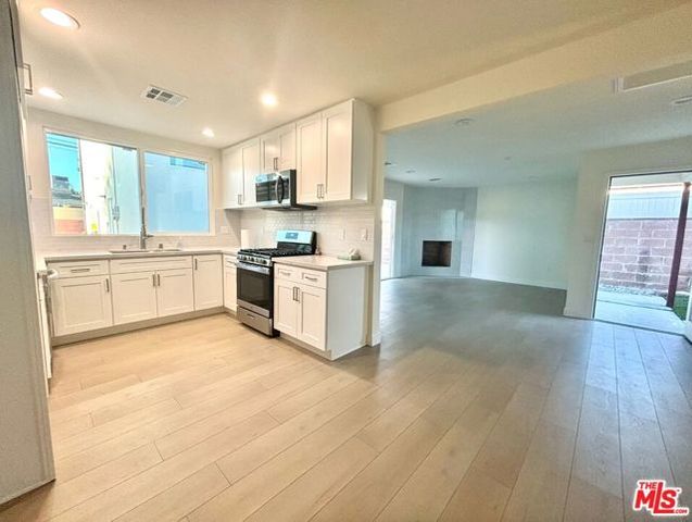16233 Parthenia Street, North Hills (los Angeles), CA 91343