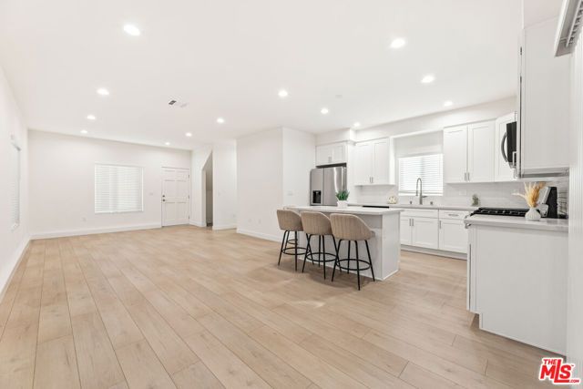 16233 Parthenia Street, North Hills (los Angeles), CA 91343