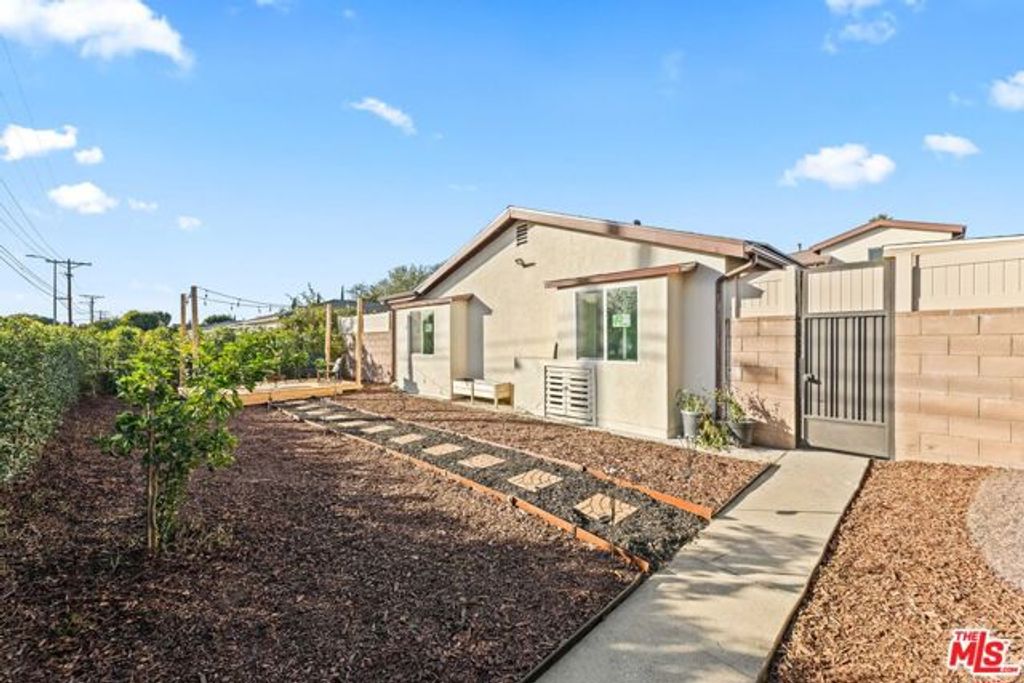 16233 Parthenia Street, North Hills (los Angeles), CA 91343