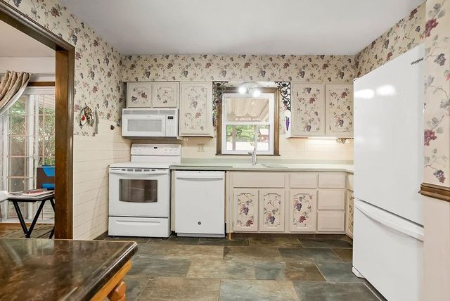 8320 E 133rd Street, Grandview, MO 64030