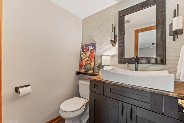 759 Laurel Avenue, Des Plaines, IL 60016