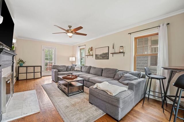 759 Laurel Avenue, Des Plaines, IL 60016