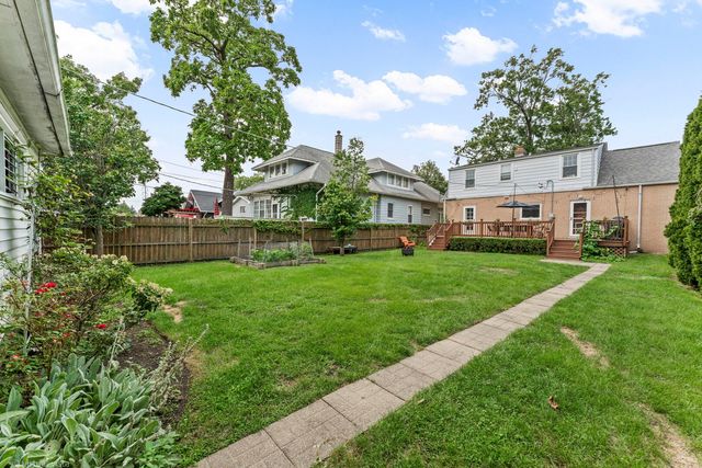 759 Laurel Avenue, Des Plaines, IL 60016