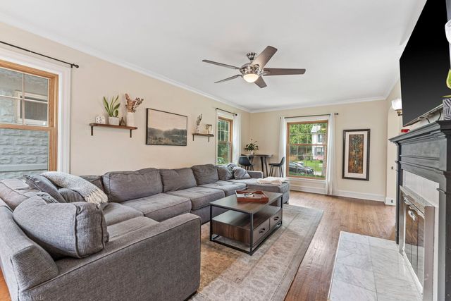 759 Laurel Avenue, Des Plaines, IL 60016
