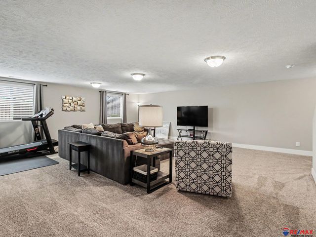 7410 S 184, Omaha, NE 68136