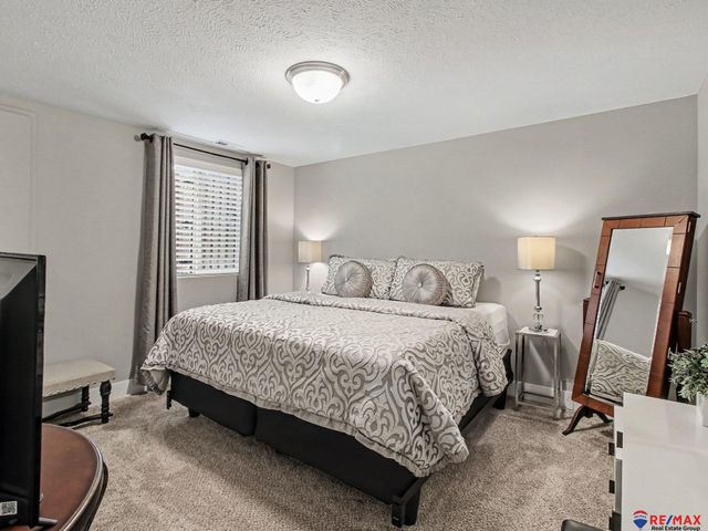 7410 S 184, Omaha, NE 68136