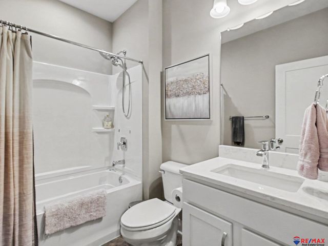 7410 S 184, Omaha, NE 68136