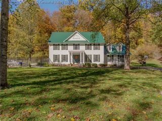 1061 Harmons Branch Road, Winfield, WV 25213