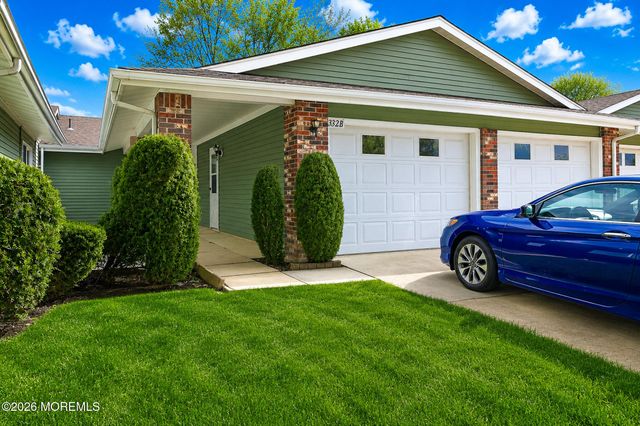 332B Quinton Drive, Monroe, NJ 08831