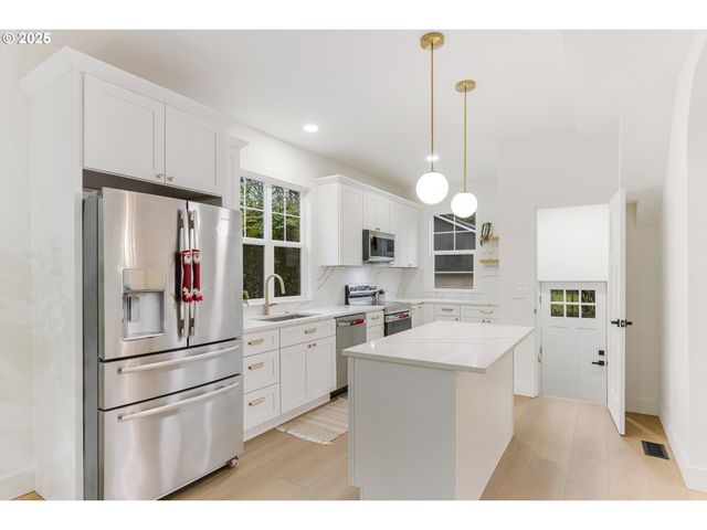 7319 N POLK Ave, Portland, OR 97203