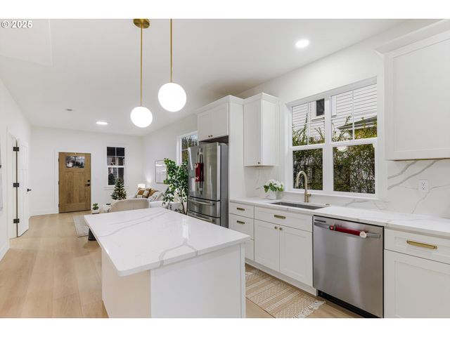 7319 N POLK Ave, Portland, OR 97203