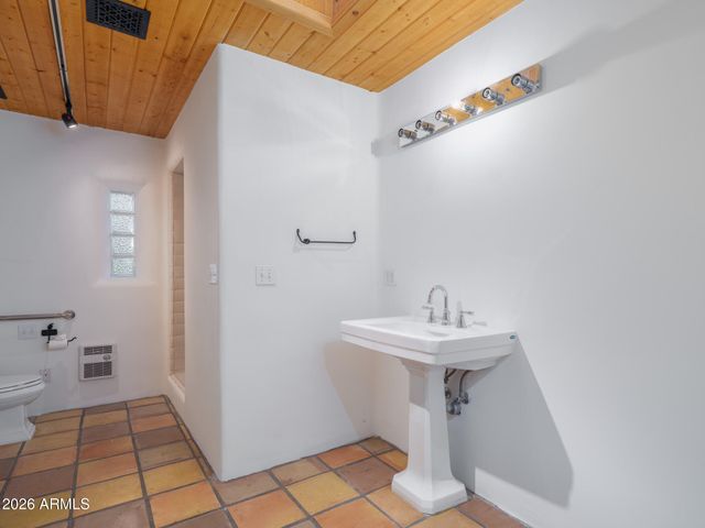 5507 N PALO CRISTI Road, Paradise Valley, AZ 85253