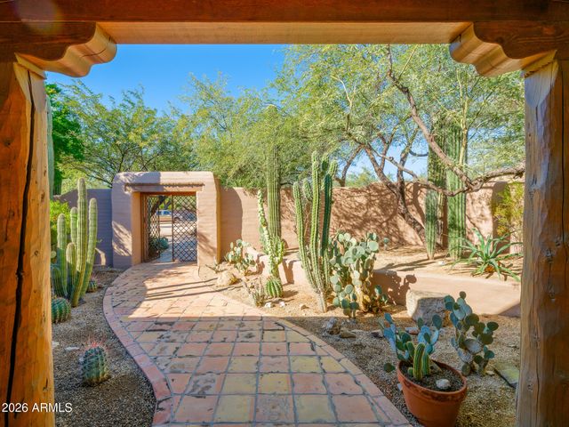 5507 N PALO CRISTI Road, Paradise Valley, AZ 85253