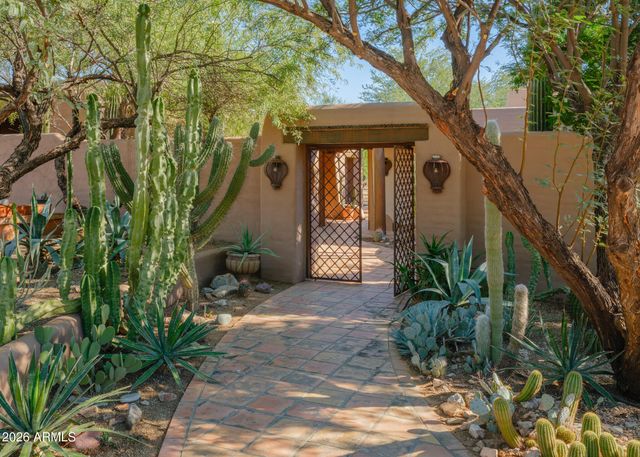 5507 N PALO CRISTI Road, Paradise Valley, AZ 85253