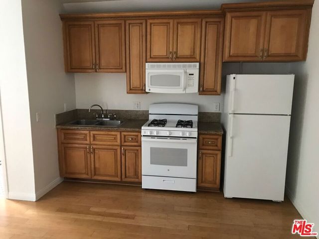 1044 N BONNIE BRAE Street 202, Los Angeles, CA 90026