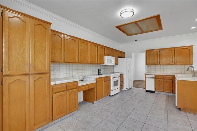 1602 Majorca Dr, Yuba City, CA 95993